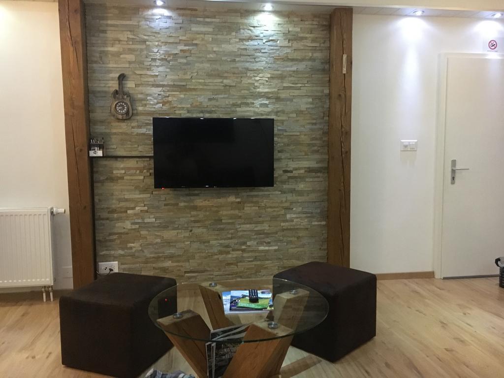 Studio Cosy Au Centre De Couvet Ngoại thất bức ảnh
